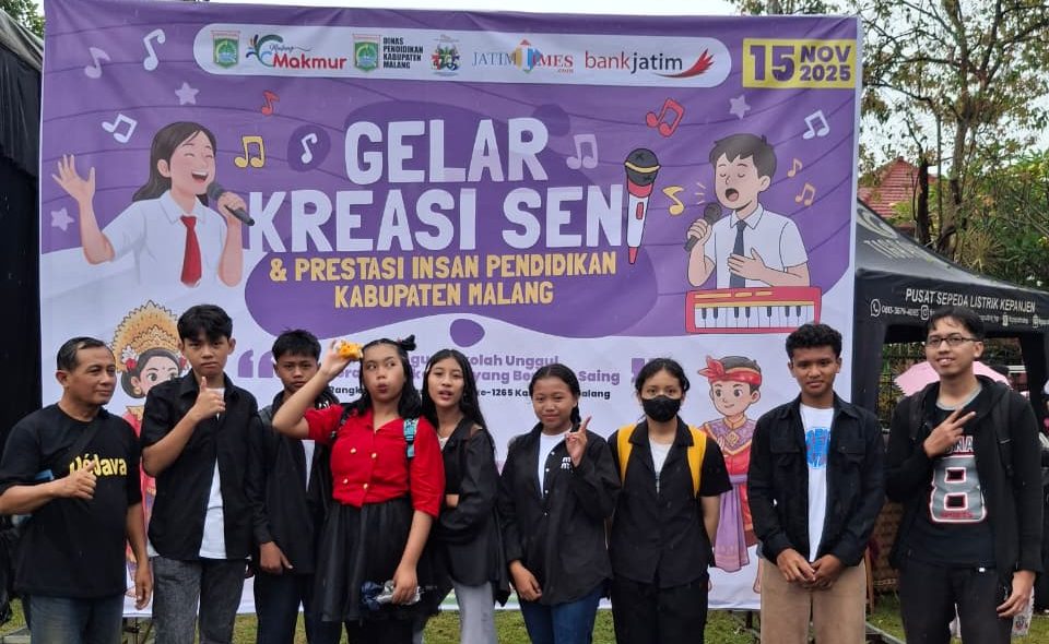 Penampilan Tim Band Spenza di Pendopo Kabupaten Malang